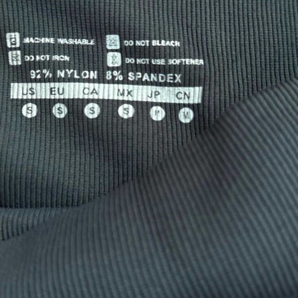 Workout Clothing Bundle - Picture 6 of 8